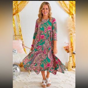 🦋NWT Boutique Boho Teal Floral Hanky Hem Midi Dress